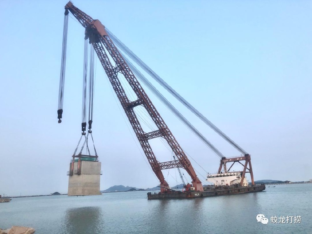 “秦航82”成功安裝廈門港東山港區(qū)城垵作業(yè)區(qū)3號(hào)、4號(hào)泊位工程首件沉箱
